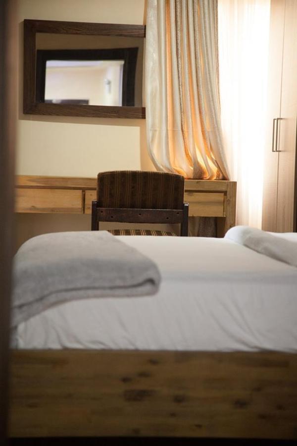 לגוס Villa Toscana Hotel And Suits מראה חיצוני תמונה